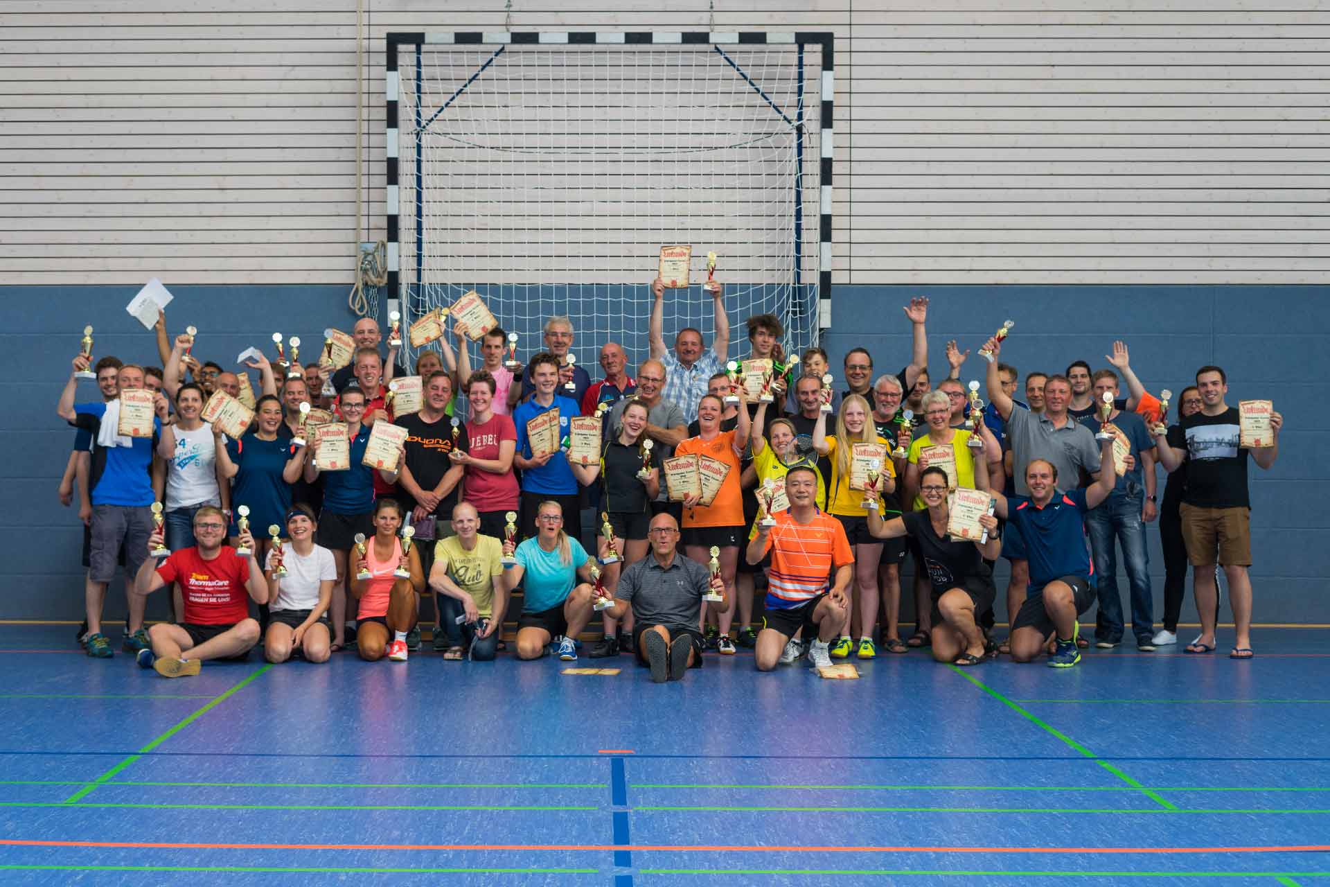Gruppenfoto des Flechtinger Schlosspokalturniers 2019 ausgerichtet vom Flechtinger SV in der Sporthalle Süplingen - Flechtinger Schlosspokalturnier 2019 - Badminton Flechtingen