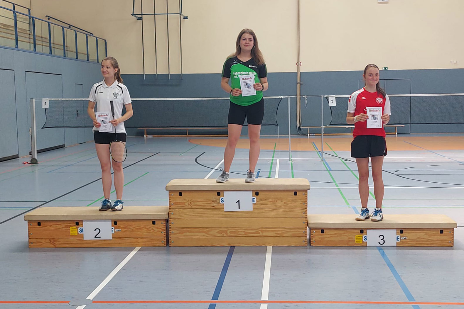 1. Platz im Mädcheneinzel U17 für Carolin Gadau (Flechtinger SV) - Regionalranglistenturnier 2022 in Bismark - Flechtinger SV siegreich beim Regionalranglistenturnier 2022 in Bismark - Badminton Flechtingen